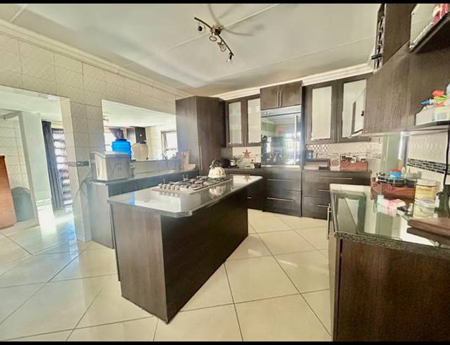 3 BEDROOM HOUSE FOR SALE IN VANDERBIJLPARK SW 1